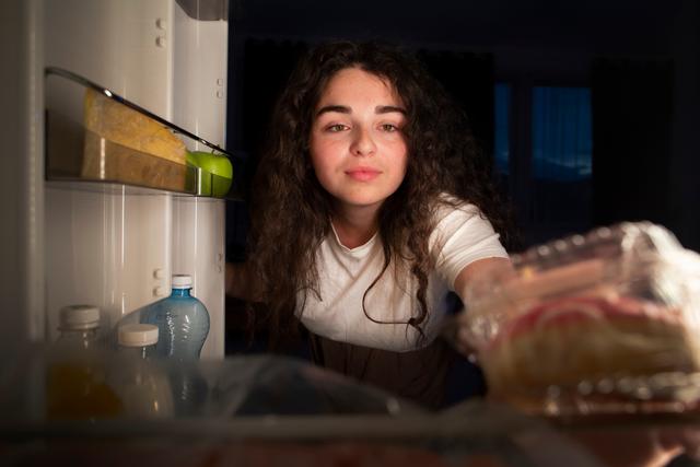 Leia antes de dormir: esses são os alimentos que ajudam ou prejudicam seu sono