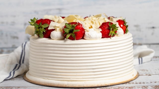 Passei muito mal após comer um bolo de brigadeiro branco com morango e descobri os perigos de sobremesas com frutas: saiba como evitar a intoxicação alimentar