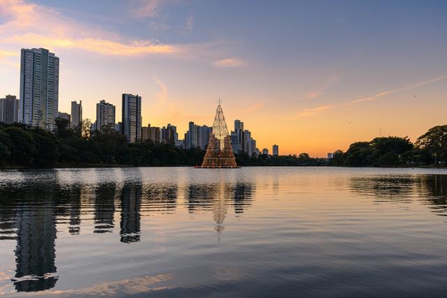 O Lago Igapó concentra as principais festas de fim de ano de Londrina (Créditos: Shutterstock)