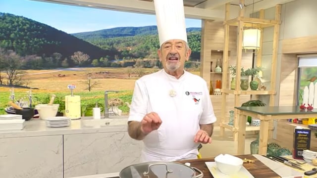 Além da alimentação, o chef também dedica um tempo do seu dia para praticar exercícios (Créditos: Reprodução / YouTube @CocinaAbiertatv)