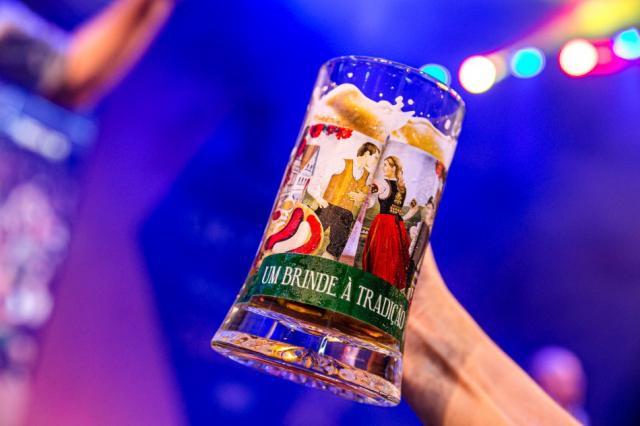 
Maior festival de cerveja, Oktoberfest Blumenau promete muita bebida e boa gastronomia. (Foto: Divulgação/Oktoberfest Blumenau)