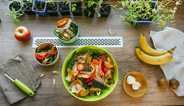 8 formas inteligentes de transformar cascas de frutas e vegetais em comida