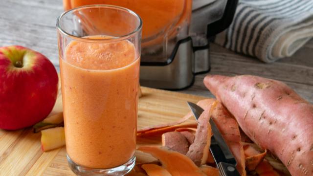 É por isso que você deve tomar suco de batata-doce com maçã todo dia pela manhã