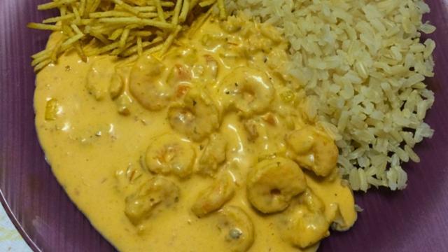 Meu pai me ensinou essa receita de strogonoff de camarão cremoso e irresistível, você nunca mais vai querer comer de outro jeito!