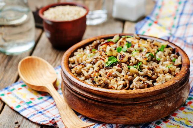 Arroz integral com lentilha e manjericão (Créditos: TudoGostoso)