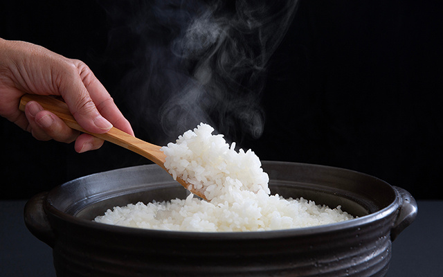 Quase ninguém faz isso ao preparar arroz, mas esse tempero transforma o prato simples em algo muito mais saboroso e nutritivo