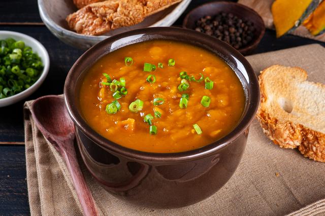 Caldo de abóbora simples para esquentar no frio! Confira essa receita fácil e deliciosa