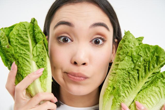 Adeus alface: esse vegetal esquecido na hora de montar saladas tem quatro vezes mais fibras; descubra solução cheia de benefícios