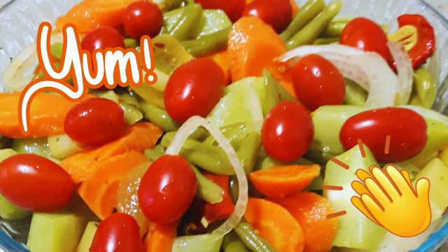 Salada quente com mix de legumes é perfeita para um jantar fácil, simples, rápido e saudável!