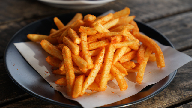 Nem vinagre, nem amido: adicione este ingrediente à batata para deixá-la mais saborosa e macia