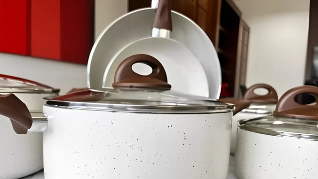 As panelas de cerâmica mais bonitas do mercado estão com quase R$ 300 de desconto e você precisa levá-las para casa