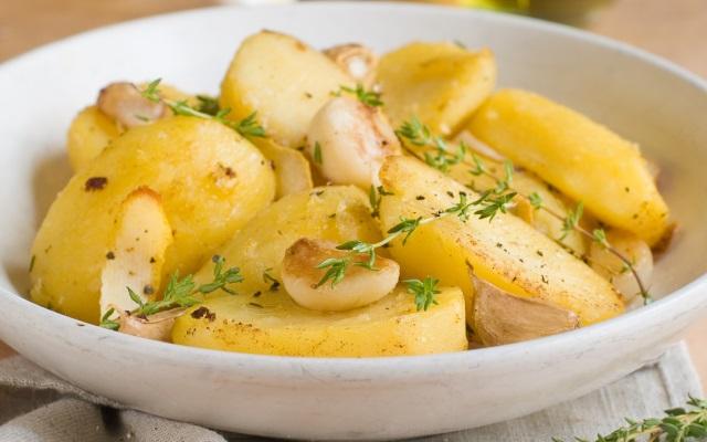 A batata assada é o acompanhamento perfeito (Créditos: TudoGostoso)