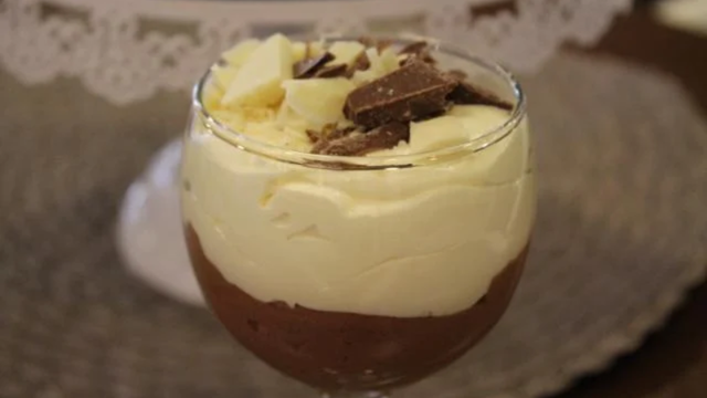 Mousse de chocolate branco e preto. (créditos: TudoGostoso)