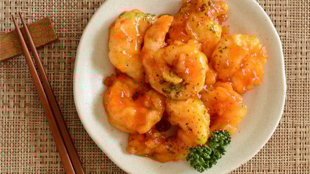 Camarão agridoce de restaurante chinês: faço essa receita para minha família todo sábado à noite e nunca sobra nem farelo!