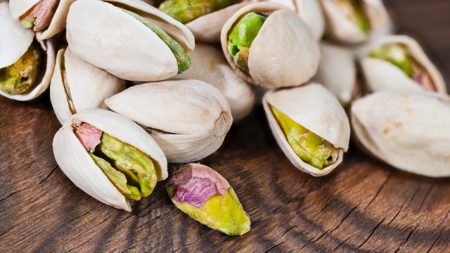 A popularidade do pistache no mundo tem levado produtores a apostar na noz como alternativa para aumentar os lucros no campo. (créditos: Shutterstock)