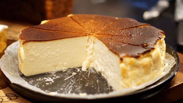 Nem cheesecake, nem torta de ricota: a torta queimadinha e cremosa que viralizou é o sucesso garantido da ceia de Natal