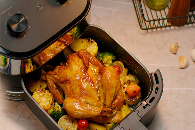 Air Fryer Midea 5,5L despenca mais de 60% OFF e vira o melhor presente de Natal para a sua cozinha