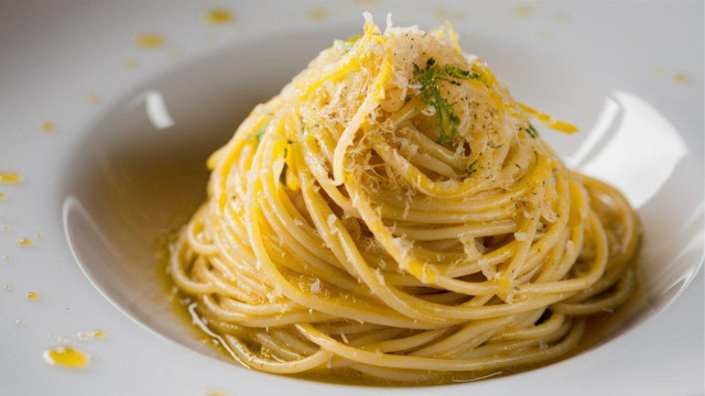 Receita revelada! Minha avó faz esse macarrão ao molho de manteiga e limão desde que sou criança e agora já posso fazer para os meus filhos!