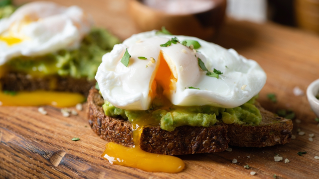 Afinal, ovo com gema mole tem salmonella? Veja o que diz a ciência sobre os riscos de infecção e como se prevenir