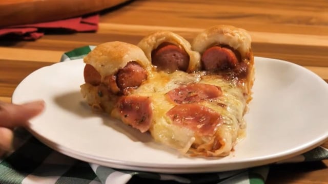 Quem inventou essa pizza de cachorro-quente merece um prêmio: virou o lanche de fim de semana preferido da minha família
