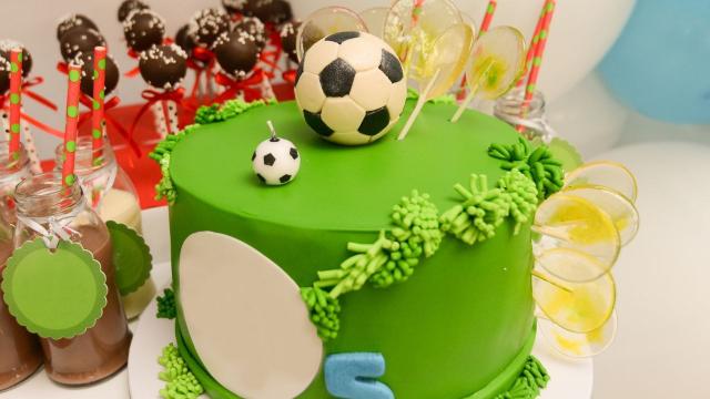 Bolo de futebol proibido? Confeiteiras são multadas por decoração de times! Entenda a polêmica e o que fazer para não acontecer com você