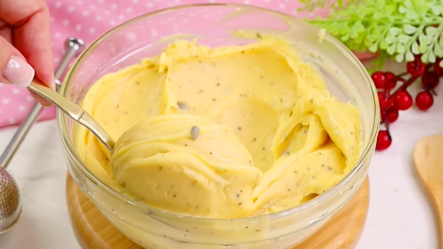 Para trufas, bolos, brownies e muito mais: aprenda a fazer um recheio trufado de maracujá estruturado e muito cremoso