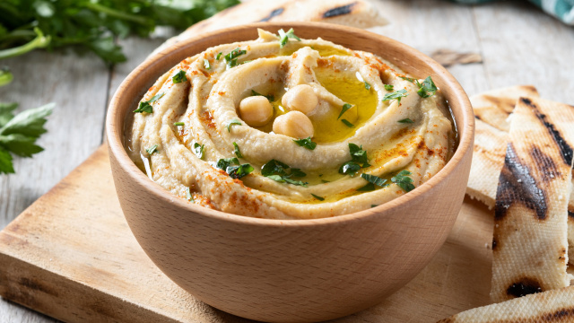 Como fazer um homus perfeito: esse truque é essencial para que ele fique cremoso e saboroso como o de restaurante