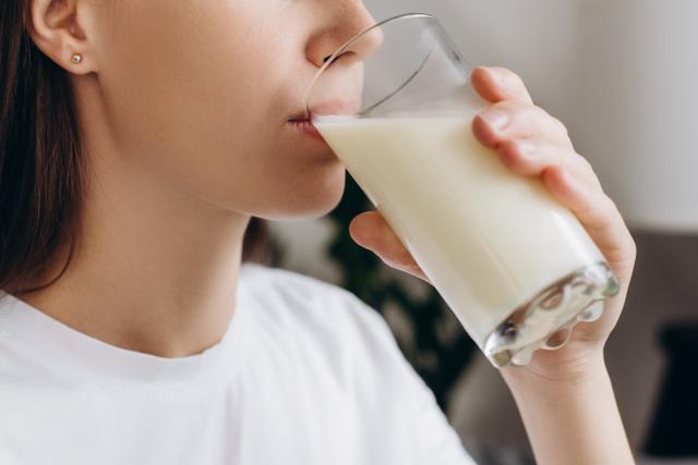 O que acontece se eu beber leite todos os dias? Veja o que os cientistas tem a dizer!