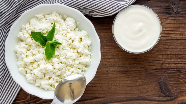 O queijo cottage e o iogurte grego são excelentes fontes de proteína (Créditos: Shutterstock)