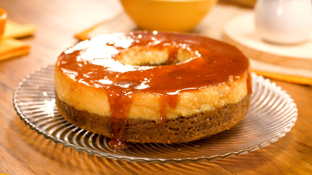 Pudim napolitano: como fazer a versão dupla de caramelo e mais úmida do clássico brasileiro