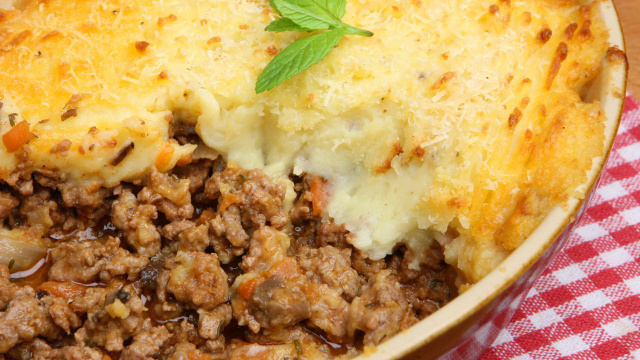 Receita do caderno da vovó: bolo de carne com batata muito fácil de fazer para o almoço do final de semana