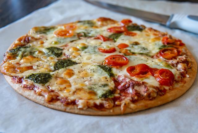 Sem lactose e sem glúten: essa é a massa de pizza perfeita para um lanche saboroso e acessível