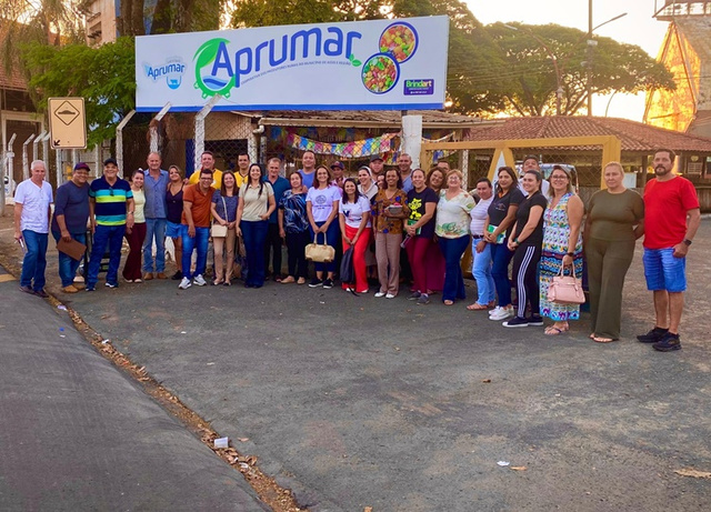 Organizadores e representantes das entidades da Festa do Milho. (Foto: Divulgação / Prefeitura de Assis)