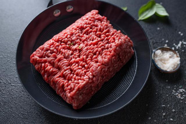 Qual o melhor corte para fazer carne moída? Economize nas compras escolhendo a comida certa!