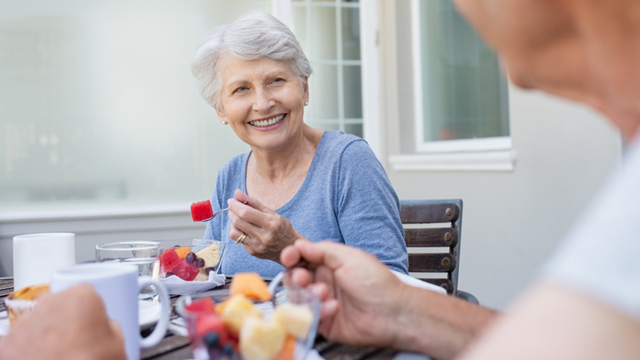 Alô terceira idade: essa é a fruta capaz de reduzir o colesterol e fortalecer os músculos