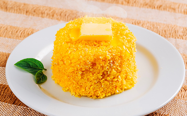 Cuscuz pronto em 2 minutos no micro-ondas pro café da manhã: "Se eu não compensar isso, vai ficar seco. Esse é o segredo para ele ficar macio"