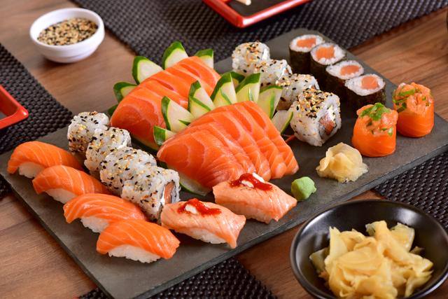 Os visitantes poderão aproveitar comidas típicas do Japão, como sushi e sashimi. 