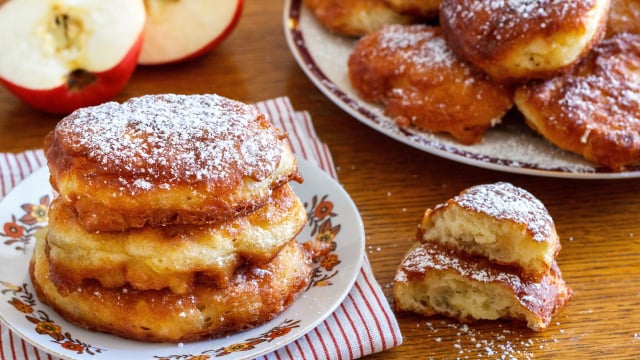 Pãezinhos de aveia e maçã na frigideira simples de fazer para um café da manhã nutritivo pronto em menos de 15 minutos