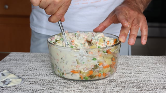 Na próxima vez que fizer essa salada em casa, utilize essas dicas (Créditos: Shutterstock)