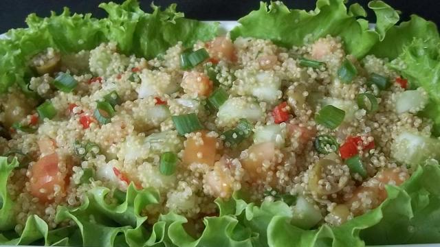 A salada de quinoa é super refrescante para os dias quentes. (Créditos: TudoGostoso/Maria F. N. Vechi)
