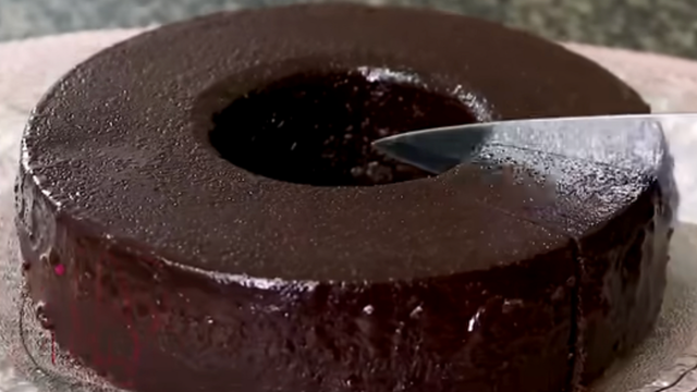 Delicioso bolo de chocolate com apenas 4 ingredientes que faço toda semana aqui em casa