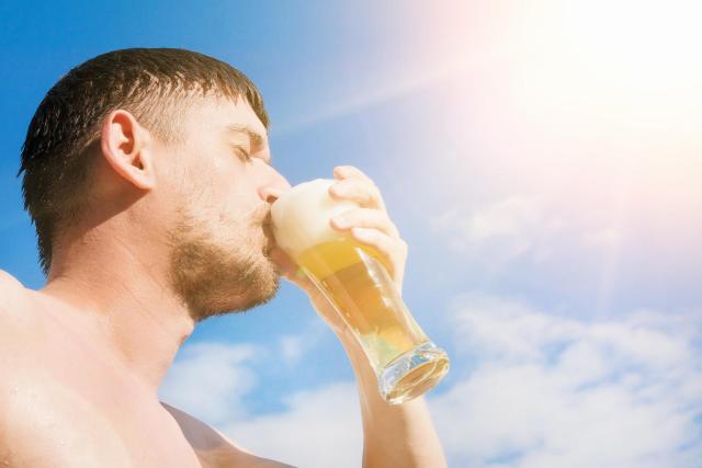 Esses são os cuidados que você deve ter ao consumir bebida alcoólica em dias muito quentes