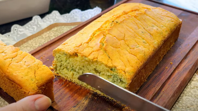 Bolo salgado de liquidificador SEM FARINHA DE TRIGO para um lanche simples e surpreendente