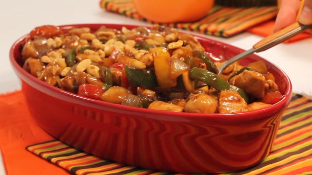 Esse é o meu jantar rápido favorito quando eu não quero gastar tempo na cozinha na segunda-feira à noite: receita de frango xadrez