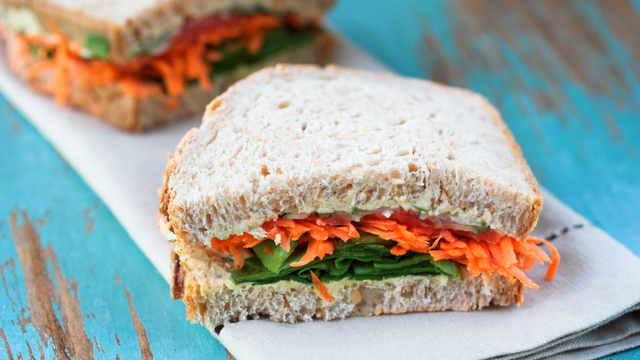 Sanduíche natural de cenoura. (créditos: Shutterstock)