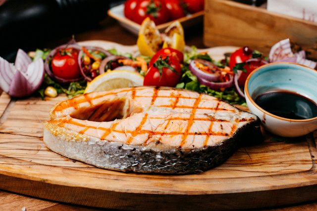 Afinal, pode comer pele de salmão? Aqui está a resposta definitiva!