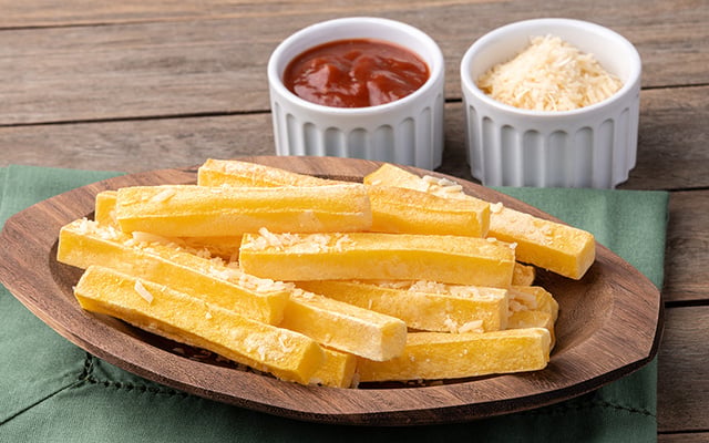 O truque simples para fazer polenta frita crocante por fora e macia por dentro, igual de restaurante, eu aprendi no TudoGostoso
