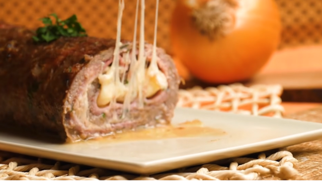 "A dica do plástico para enrolar é maravilhosa": rocambole de carne moída superfácil do TudoGostoso é aprovado por 1.268 membros