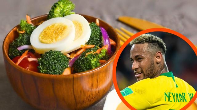 Até o Neymar vai se viciar nessa salada de brócolis com ovo muito gostosa e perfeita para colocar na marmita!