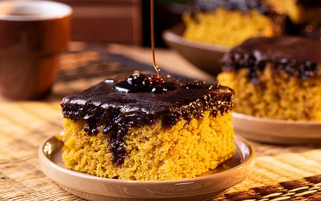 Cientista brasileira ensina como fazer calda de chocolate durinha para bolo de cenoura: é muito mais fácil do imaginava!